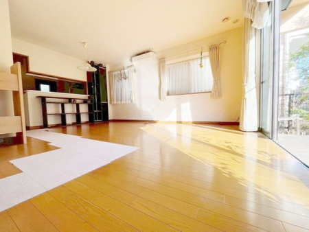 ���r���O 20���ȏ゠�郊�r���O�X�y�[�X�͍̌��ʂ����������Ղ�Ǝ��R�����������݂܂��B�V�䍂����2.6������L�X��r���O���炨���]�ނ��Ƃ��ł��A�S���炮��Ԃł������񂲗�����������i�B�e���F2026.3.5�j