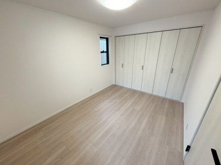 ���̑����� ������̂������Ȃ̂ŁA�z�̌������������荞�߂Ė��邢�����ł�������2�ʂ���̂ŊJ�����������ĕ��ʂ����ǍD�ł���|�J�|�J�̂����l�̌�����������C�����̗ǂ���Ԃł��i�B�e���F2026.3.5�j