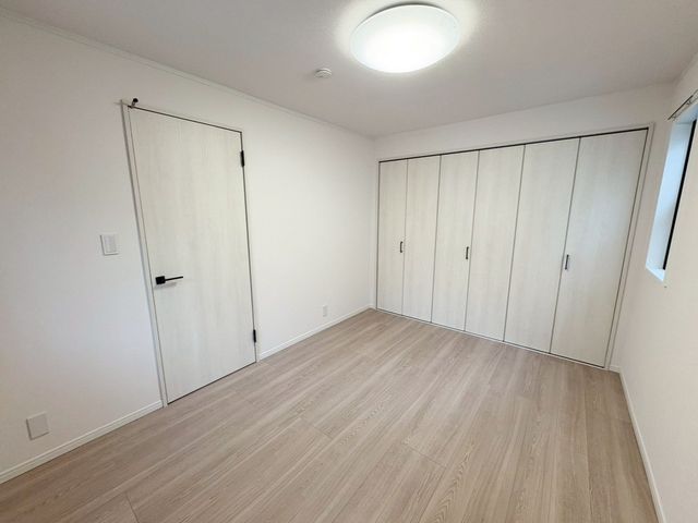 ���̑����� ������̂������Ȃ̂ŁA�z�̌������������荞�߂Ė��邢�����ł�������2�ʂ���̂ŊJ�����������ĕ��ʂ����ǍD�ł���|�J�|�J�̂����l�̌�����������C�����̗ǂ���Ԃł��i�B�e���F2026.3.5�j