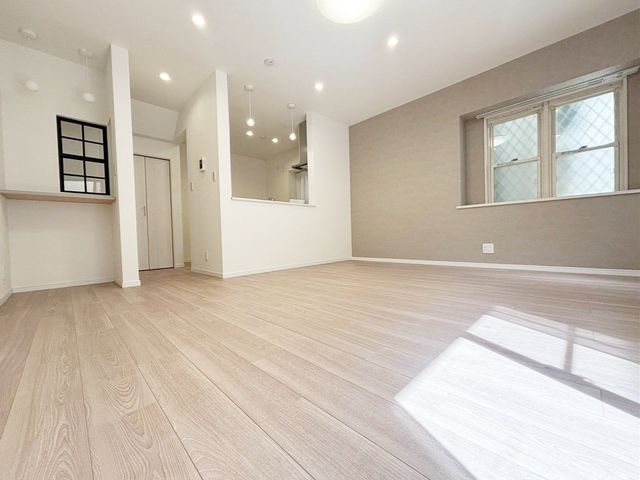 ���r���O ���邭���ꊴ�̂��郊�r���O�́A�i�`�������Ȉ�ۂł��B�ǂ�ȃC���e���A�Ƃ��������悭�A�I�Ԃ̂��y���݂ɂȂ�܂��ˁ�V���v���ȍ�肾����A�C���e���A�̔z�u�����R�Ɋy���߂܂��I�i�B�e���F2026.3.11�j