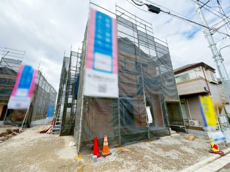 ���n�O�ώʐ^ �O�ʓ��H�͎Ԓʂ肪���Ȃ��r�C�K�X�⑛�����C�ɂ����������ƕ�点�܂��B���q�l�̒ʊw�����S���đ���o�����Ƃ��o���A���S���◎���������Z�����d��������Ƀs�b�^���ł���i�B�e���F2026.3�j