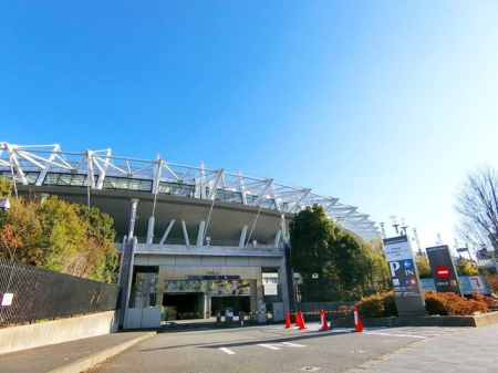 ���ӊ� ���̑f�X�^�W�A�� �k��20���B 1550m