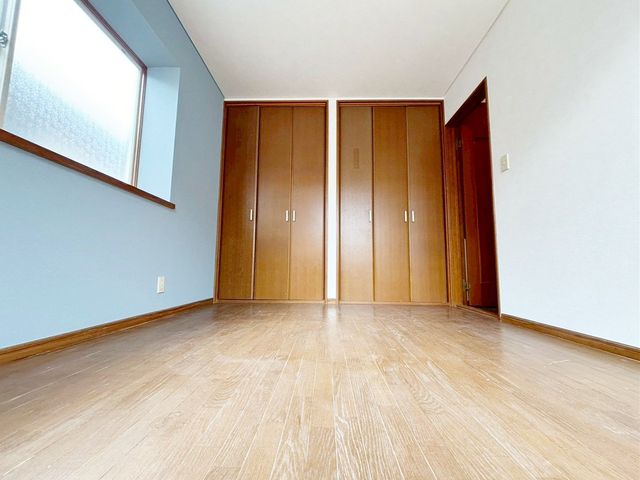 ���̑����� 2�ʍ̌��̂������Ȃ̂ŁA�z�̌������������荞�߂Ė��邢�����ł�������2�ʂ���̂ŊJ�����������ĕ��ʂ����ǍD�ł���|�J�|�J�̂����l�̌�����������C�����̗ǂ���Ԃł��i�B�e���F2026.3.16�j