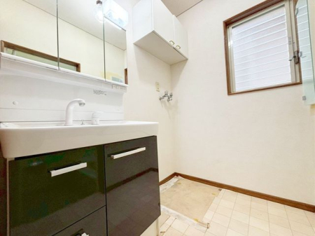 ���ʑ�E���ʏ� ���ʑ�Ɛ���@�u��E�E�߃X�y�[�X����������Ƃꂽ���ʎ��ł��B���[�̑������ʑ�Ȃ̂ŉƑ��F�l�̓��p�i������������[�o���܂���V�����[�w�b�h�t�Ŏg����������i�B�e���F2026.3.16�j