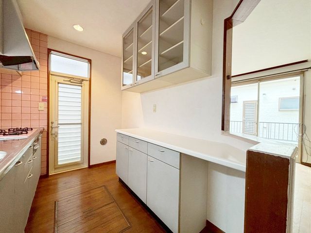 �L�b�`�� �L�b�`���X�y�[�X�ɂ͂��������D���ȕ��ɂ��������J�b�v�{�[�h�t���􂨍D���ȐH���O���X�����[�ł��A�L�b�`����肪�X�b�L�����܂��I�ǂ�Ȃ��M��J�b�v��u�����y���݂ł��ˁ�i�B�e���F2026.3.16�j