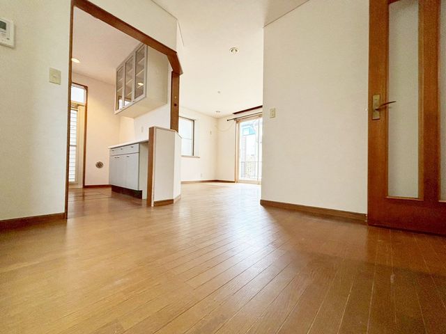 ���r���O �̌��ʂ����������Ղ�Ǝ��R�����������ރ��r���O�X�y�[�X�͂ƂĂ����S�n�̗ǂ���Ԃł��B���Ƒ����W�܂�������Ɖ߂�����u�e���̏�v�ɂȂ郊�r���O�𐥔񂲗�����������i�B�e���F2026.3.16�j