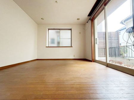 ���r���O �̌��ʂ����������Ղ�Ǝ��R�����������ރ��r���O�X�y�[�X�͂ƂĂ����S�n�̗ǂ���Ԃł��B���Ƒ����W�܂�������Ɖ߂�����u�e���̏�v�ɂȂ郊�r���O�𐥔񂲗�����������i�B�e���F2026.3.16�j