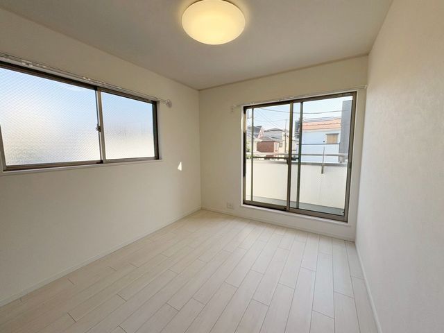 ���̑����� ��Q���͂��������ȍL���ŁA���[�͂��L�x�ł��I���[�N�X�y�[�X���̃R�[�i�[����ꂽ��A�L������������Ƃ���̂ŁA�Ƌ�̔z�u�����R���݁����z�̋�Ԃ���ꂿ�Ⴂ�܂���i�B�e���F2026.3�j