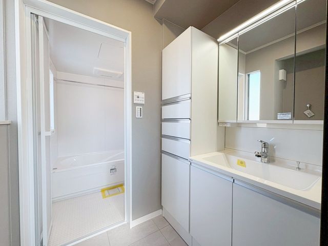 ���ʑ�E���ʏ� ���ʎ��ɂ͕֗��ȃ��l���u���ꂠ��I�Ƒ����̃^�I���⒅�ւ����܂Ƃ߂ĕЕt���ĉ��K�ł��B�������̏o�₷�����ʎ����A���l�����[������΂���������Z�����������K�Ɏg���܂��I�i�B�e���F2026.3�j