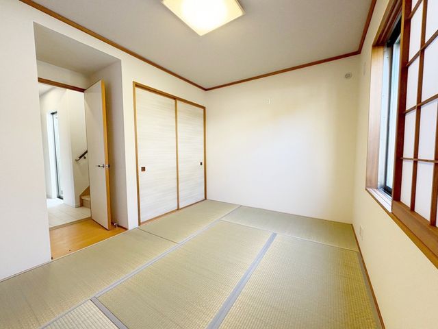 ���̑����� 2�ʍ̌��̂������Ȃ̂ŁA�z�̌������������荞�߂Ė��邢�����ł�������2�ʂ���̂ŊJ�����������ĕ��ʂ����ǍD�ł���|�J�|�J�̂����l�̌�����������C�����̗ǂ���Ԃł��i�B�e���F2026.3�j