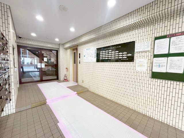 �G���g�����X -