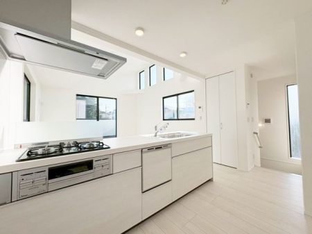 �L�b�`�� �J���I�ȃL�b�`���́A���r���O�S�̂����n������S���̂���݌v�I���������Ƒ��Ƃ̃R�~���j�P�[�V�������Ƃ�āA�����Ȃ��q�l�̂��邲�ƒ�ɂ����ꂵ���|�C���g��i�B�e���F2026.3�j