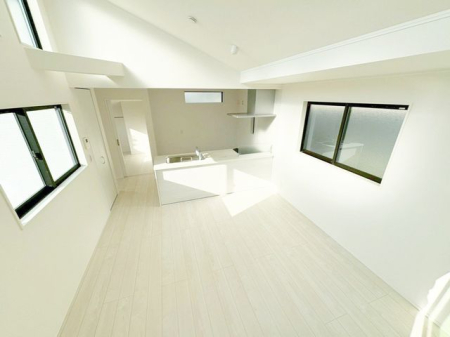 ���r���O �V���v���ŃX�^�C���b�V���ȃ��r���O�ł���Ƌ��C���e���A�̐F�A�f�ށA�f�U�C���ɓ��ꐫ���������邱�Ƃł������Ő������ꂽ��ԂɁ�ǂ�ȉƋ�𑵂��邩���N���N���܂��ˁ�i�B�e���F2026.3�j