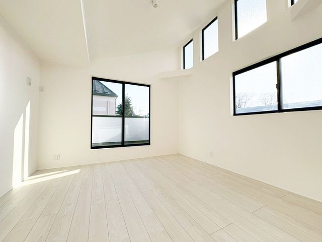 ���r���O �̌��ʂ����������Ղ�Ǝ��R�����������ރ��r���O�X�y�[�X�͂ƂĂ����S�n�̗ǂ���Ԃł��B���Ƒ����W�܂�������Ɖ߂�����u�e���̏�v�ɂȂ郊�r���O�𐥔񂲗�����������i�B�e���F2026.3�j