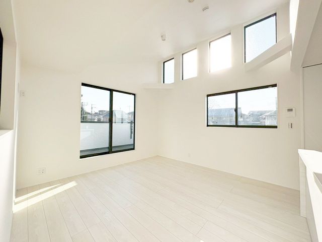 ���r���O �̌��ʂ����������Ղ�Ǝ��R�����������ރ��r���O�X�y�[�X�͂ƂĂ����S�n�̗ǂ���Ԃł��B���Ƒ����W�܂�������Ɖ߂�����u�e���̏�v�ɂȂ郊�r���O�𐥔񂲗�����������i�B�e���F2026.3�j