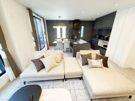 ���r���O �̌��ʂ����������Ղ�Ǝ��R�����������ރ��r���O�X�y�[�X�͂ƂĂ����S�n�̗ǂ���Ԃł��B���Ƒ����W�܂�������Ɖ߂�����u�e���̏�v�ɂȂ郊�r���O�𐥔񂲗�����������i�B�e���F2026.4.3�j