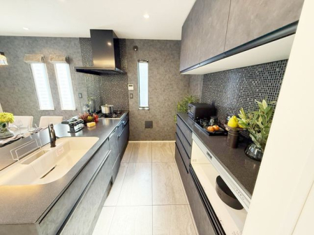 �L�b�`�� �L�b�`���X�y�[�X�ɂ͂��������D���ȕ��ɂ��������J�b�v�{�[�h�t���􂨍D���ȐH���O���X�����[�ł��A�L�b�`����肪�X�b�L�����܂��I�ǂ�Ȃ��M��J�b�v��u�����y���݂ł��ˁ�i�B�e���F2026.4.3�j