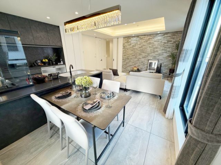 ���r���O ���邭���ꊴ�̂��郊�r���O�́A�i�`�������Ȉ�ۂł��B�ǂ�ȃC���e���A�Ƃ��������悭�A�I�Ԃ̂��y���݂ɂȂ�܂��ˁ�V���v���ȍ�肾����A�C���e���A�̔z�u�����R�Ɋy���߂܂��I�i�B�e���F2026.4.3�j