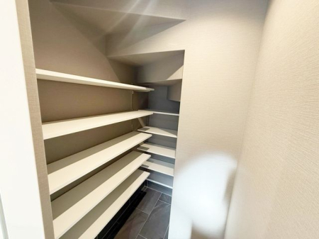 ���[ ���ւɂ͂����Ղ���[�ł���V���[�Y�C���N���[�N������܂��I�C�����łȂ��A�x�r�[�J�[��A�E�g�h�A�p�i�A�S���t�o�b�O�Ȃǂ���������Ǝ��[�ł��܂��􌺊ւ��������ꂢ�ɕۂĂ܂��I�i�B�e���F2026.4.3�j