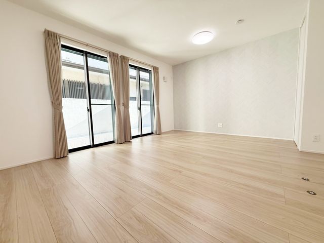 ���̑����� ��Q���͂��������ȍL���ŁA���[�͂��L�x�ł��I���[�N�X�y�[�X���̃R�[�i�[����ꂽ��A�L������������Ƃ���̂ŁA�Ƌ�̔z�u�����R���݁����z�̋�Ԃ���ꂿ�Ⴂ�܂���i�B�e���F2026.4.3�j