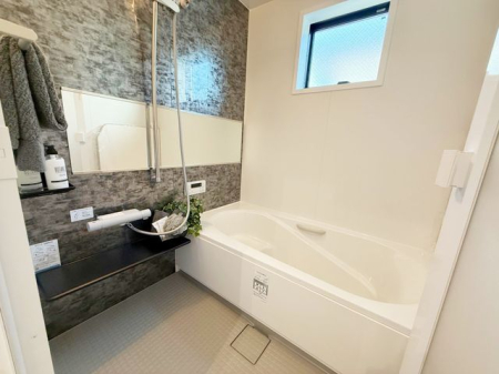 ���� �����������L�΂���L���Ń����b�N�X���ʂ�����1�؃T�C�Y�̃��j�b�g�o�X�͉Ƒ��ł̓��������₷���T�C�Y�ł��B�􂢏���L���̂ł��q�l�ƈꏏ�Ƀo�X�^�C�����y���߂܂���i�B�e���F2026.4.3�j