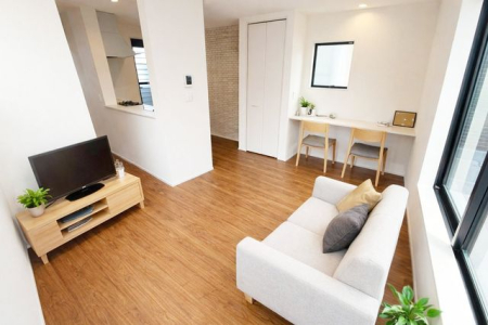 ���r���O �y�Ƌ��CG�ł��z�̌��ʂ����������Ղ�Ǝ��R�����������ރ��r���O�X�y�[�X�͂ƂĂ����S�n�̗ǂ���Ԃł��B���Ƒ����W�܂�������Ɖ߂�����u�e���̏�v�ɂȂ郊�r���O�𐥔񂲗�����������