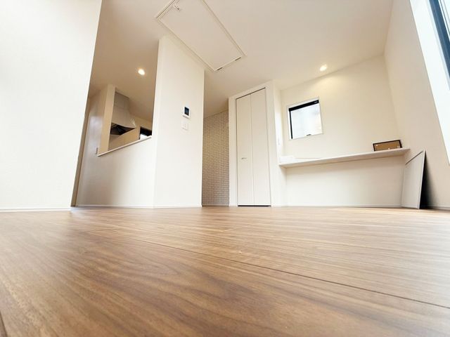 ���r���O -