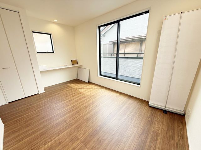 ���r���O -