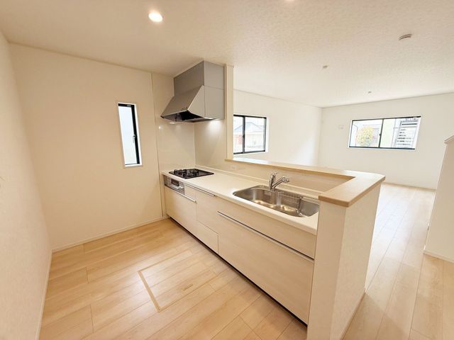 �L�b�`�� �J���I�ȃL�b�`���́A���r���O�S�̂����n������S���̂���݌v�I���������Ƒ��Ƃ̃R�~���j�P�[�V�������Ƃ�āA�����Ȃ��q�l�̂��邲�ƒ�ɂ����ꂵ���|�C���g��i�B�e���F2026.4.9�j