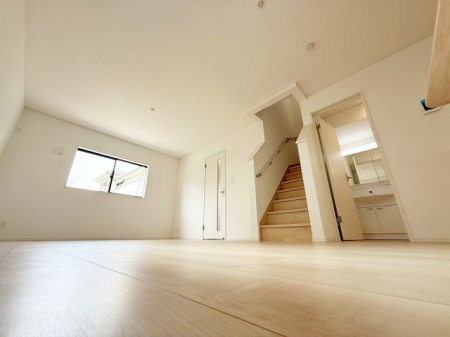 ���r���O �̌��ʂ����������Ղ�Ǝ��R�����������ރ��r���O�X�y�[�X�͂ƂĂ����S�n�̗ǂ���Ԃł��B���Ƒ����W�܂�������Ɖ߂�����u�e���̏�v�ɂȂ郊�r���O�𐥔񂲗�����������i�B�e���F2026.4.9�j