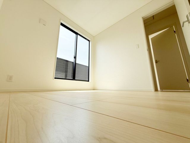 ���̑����� ��Q���͂��������ȍL���ŁA���[�͂��L�x�ł��I���[�N�X�y�[�X���̃R�[�i�[����ꂽ��A�L������������Ƃ���̂ŁA�Ƌ�̔z�u�����R���݁����z�̋�Ԃ���ꂿ�Ⴂ�܂���i�B�e���F2026.4.9�j