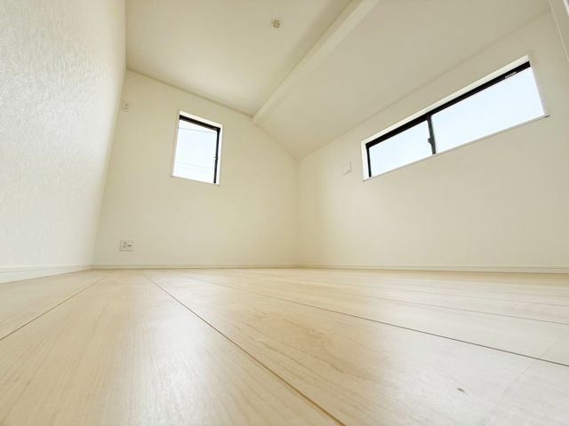 ���̑����� 2�ʍ̌��̂������Ȃ̂ŁA�z�̌������������荞�߂Ė��邢�����ł�������2�ʂ���̂ŊJ�����������ĕ��ʂ����ǍD�ł���|�J�|�J�̂����l�̌�����������C�����̗ǂ���Ԃł��i�B�e���F2026.4.9�j