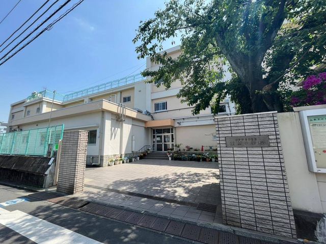 ���ӊ� �����旧�������w�Z �k��8���B 590m