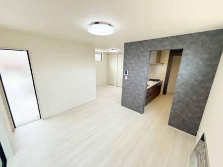 ���r���O �V���v���ŃX�^�C���b�V���ȃ��r���O�ł���Ƌ��C���e���A�̐F�A�f�ށA�f�U�C���ɓ��ꐫ���������邱�Ƃł������Ő������ꂽ��ԂɁ�ǂ�ȉƋ�𑵂��邩���N���N���܂��ˁ�i�B�e���F2026.4.9�j