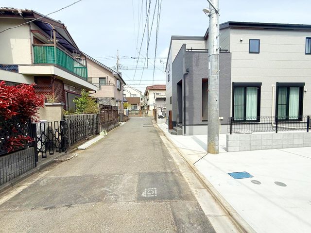 ���n�O�ώʐ^ �O�ʓ��H�͎Ԓʂ肪���Ȃ��r�C�K�X�⑛�����C�ɂ����������ƕ�点�܂��B���q�l�̒ʊw�����S���đ���o�����Ƃ��o���A���S���◎���������Z�����d��������Ƀs�b�^���ł���i�B�e���F2026.4.9�j