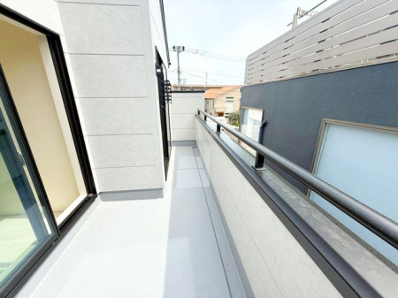 �o���R�j�[ �����Ղ���󕨂������郏�C�h�o���R�j�[�͎��p�I�Ȃ����łȂ��A�v�����^�[��u���ăK�[�f�j���O��ƒ�؉����y���ނ��Ƃ��ł������ɍʂ��������ԂƂ��Ă��g���܂���i�B�e���F2026.4.9�j