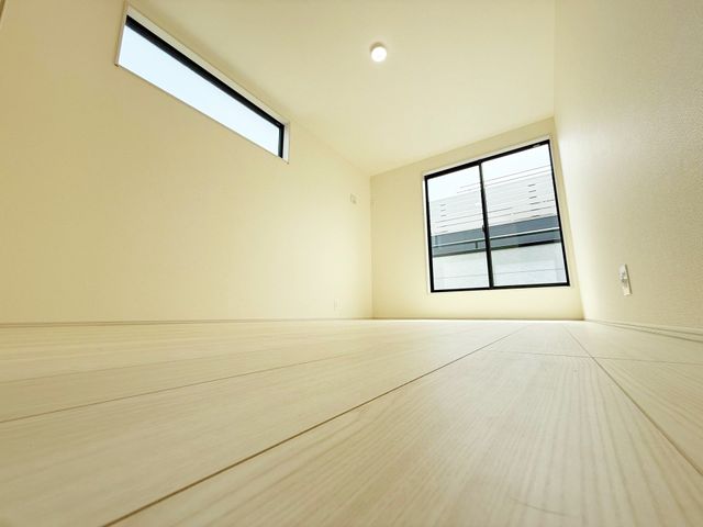 ���̑����� 2�ʍ̌��̂������Ȃ̂ŁA�z�̌������������荞�߂Ė��邢�����ł�������2�ʂ���̂ŊJ�����������ĕ��ʂ����ǍD�ł���|�J�|�J�̂����l�̌�����������C�����̗ǂ���Ԃł��i�B�e���F2026.4.9�j