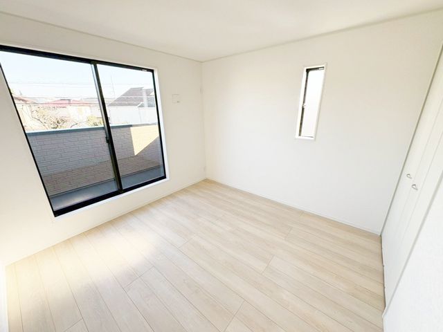 ���̑����� 2�ʍ̌��̂������Ȃ̂ŁA�z�̌������������荞�߂Ė��邢�����ł�������2�ʂ���̂ŊJ�����������ĕ��ʂ����ǍD�ł���|�J�|�J�̂����l�̌�����������C�����̗ǂ���Ԃł�