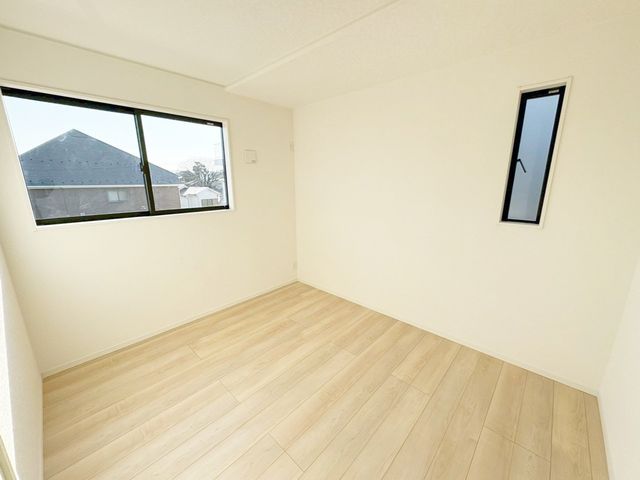 ���̑����� 2�ʍ̌��̂������Ȃ̂ŁA�z�̌������������荞�߂Ė��邢�����ł�������2�ʂ���̂ŊJ�����������ĕ��ʂ����ǍD�ł���|�J�|�J�̂����l�̌�����������C�����̗ǂ���Ԃł�