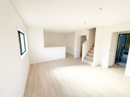 ���r���O �̌��ʂ����������Ղ�Ǝ��R�����������ރ��r���O�X�y�[�X�͂ƂĂ����S�n�̗ǂ���Ԃł��B���Ƒ����W�܂�������Ɖ߂�����u�e���̏�v�ɂȂ郊�r���O�𐥔񂲗�����������