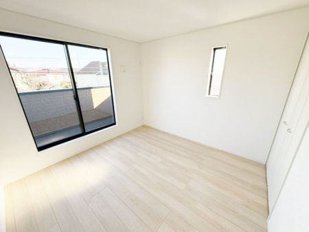 ���̑����� 2�ʍ̌��̂������Ȃ̂ŁA�z�̌������������荞�߂Ė��邢�����ł�������2�ʂ���̂ŊJ�����������ĕ��ʂ����ǍD�ł���|�J�|�J�̂����l�̌�����������C�����̗ǂ���Ԃł�