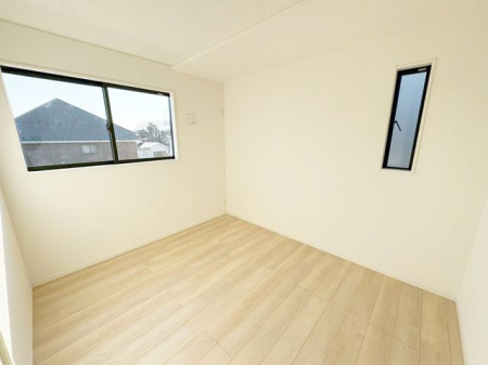 ���̑����� 2�ʍ̌��̂������Ȃ̂ŁA�z�̌������������荞�߂Ė��邢�����ł�������2�ʂ���̂ŊJ�����������ĕ��ʂ����ǍD�ł���|�J�|�J�̂����l�̌�����������C�����̗ǂ���Ԃł�