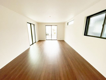 ���r���O �̌��ʂ����������Ղ�Ǝ��R�����������ރ��r���O�X�y�[�X�͂ƂĂ����S�n�̗ǂ���Ԃł��B���Ƒ����W�܂�������Ɖ߂�����u�e���̏�v�ɂȂ郊�r���O�𐥔񂲗�����������