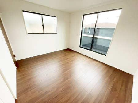 ���̑����� ��Q���͂��������ȍL���ŁA���[�͂����Q�ł��I���[�N�X�y�[�X���̃R�[�i�[����ꂽ��A�L������������Ƃ���̂ŁA�Ƌ�̔z�u�����R���݁����z�̋�Ԃ���ꂿ�Ⴂ�܂���