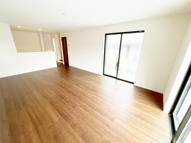 ���r���O �̌��ʂ����������Ղ�Ǝ��R�����������ރ��r���O�X�y�[�X�͂ƂĂ����S�n�̗ǂ���Ԃł��B���Ƒ����W�܂�������Ɖ߂�����u�e���̏�v�ɂȂ郊�r���O�𐥔񂲗�����������