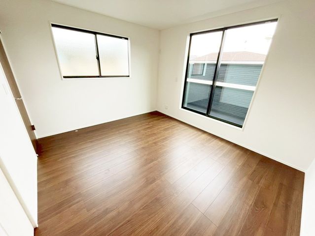 ���̑����� ��Q���͂��������ȍL���ŁA���[�͂����Q�ł��I���[�N�X�y�[�X���̃R�[�i�[����ꂽ��A�L������������Ƃ���̂ŁA�Ƌ�̔z�u�����R���݁����z�̋�Ԃ���ꂿ�Ⴂ�܂���