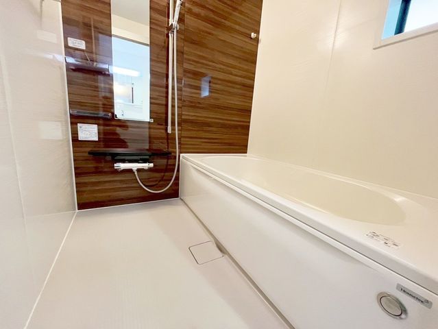 ���� �����������L�΂���L���Ń����b�N�X���ʂ�����1�؃T�C�Y�̃��j�b�g�o�X�͉Ƒ��ł̓��������₷���T�C�Y�ł��B�􂢏���L���̂ł��q�l�ƈꏏ�Ƀo�X�^�C�����y���߂܂���