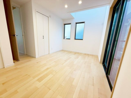 ���̑����� 2�ʍ̌��̂������Ȃ̂ŁA�z�̌������������荞�߂Ė��邢�����ł�������2�ʂ���̂ŊJ�����������ĕ��ʂ����ǍD�ł���|�J�|�J�̂����l�̌�����������C�����̗ǂ���Ԃł�