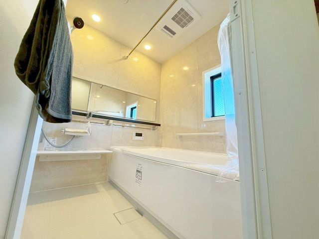 ���� �����������L�΂���L���Ń����b�N�X���ʂ�����1�؃T�C�Y�̃��j�b�g�o�X�͉Ƒ��ł̓��������₷���T�C�Y�ł��B�􂢏���L���̂ł��q�l�ƈꏏ�Ƀo�X�^�C�����y���߂܂���