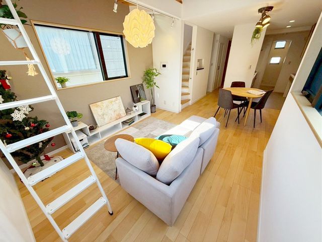 ���r���O �V���v���ŃX�^�C���b�V���ȃ��r���O�ł���Ƌ��C���e���A�̐F�A�f�ށA�f�U�C���ɓ��ꐫ���������邱�Ƃł������Ő������ꂽ��ԂɁ�ǂ�ȉƋ�𑵂��邩���N���N���܂��ˁ�